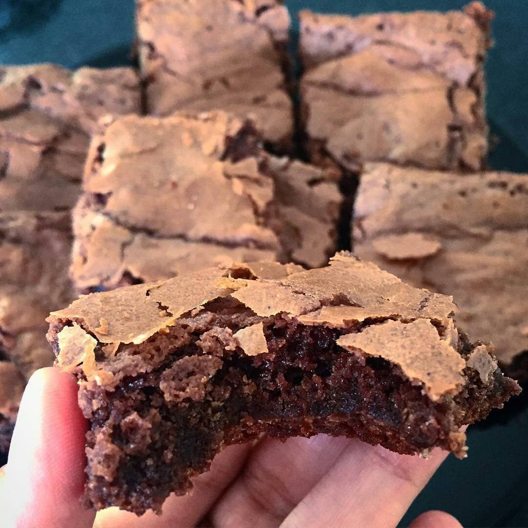 Brownie de chocolate com casquinha crocante
